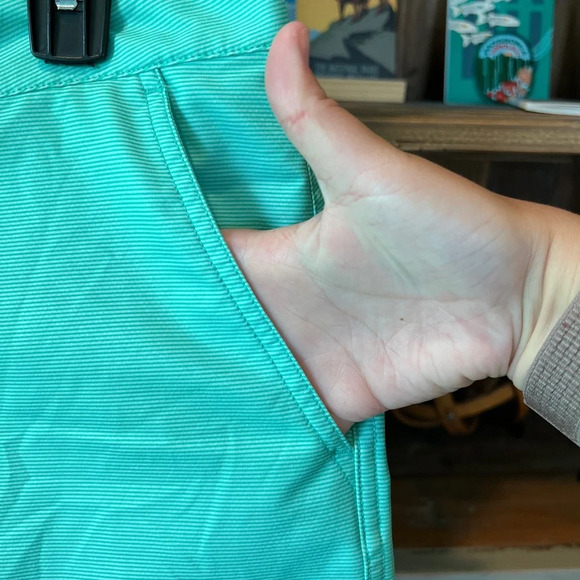 Vineyard Vines men’s performance board shorts size 33 - Picture 4 of 9